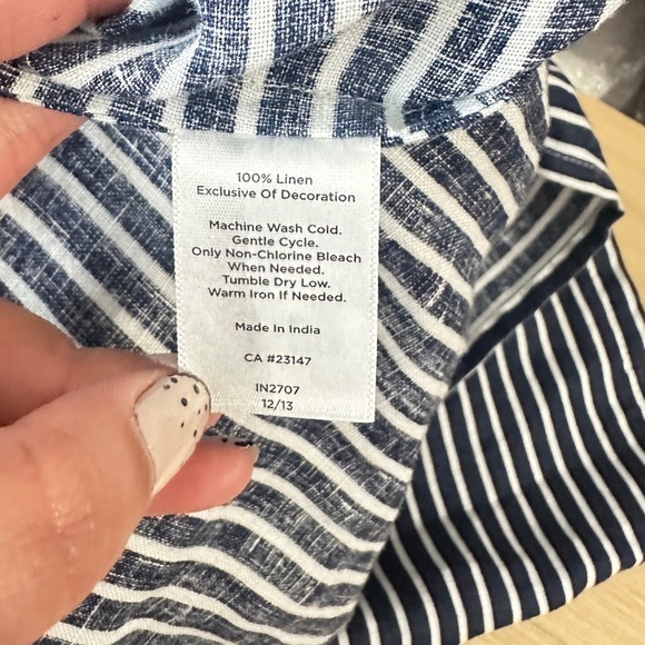 NEW Talbots 100% Linen Stripe Embroidered Floral Tunic Top in Navy Sz Medium - Picture 10 of 10